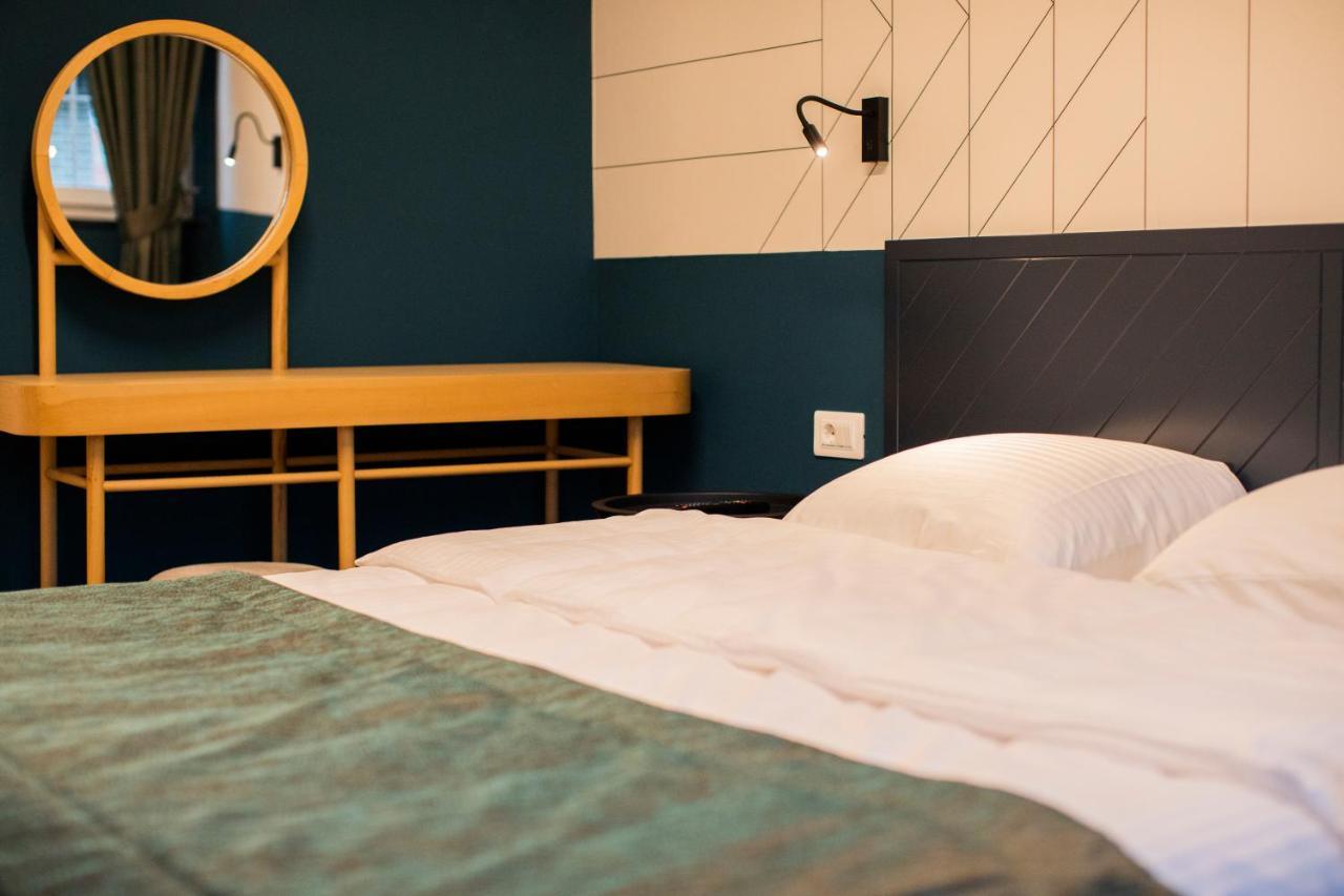 Benelux Hotel Peje Extérieur photo