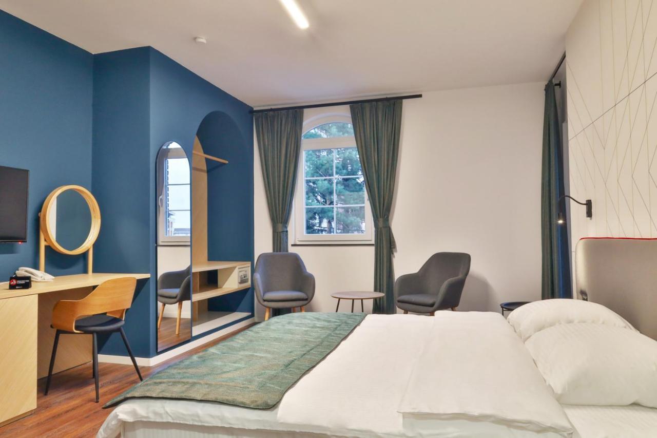 Benelux Hotel Peje Extérieur photo