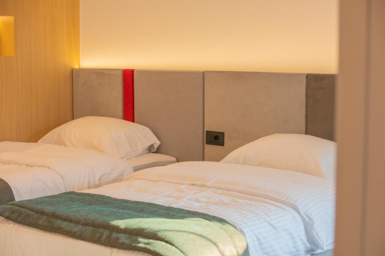 Benelux Hotel Peje Extérieur photo