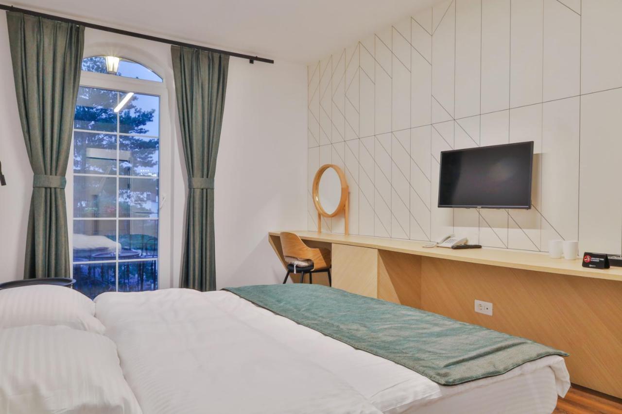 Benelux Hotel Peje Extérieur photo